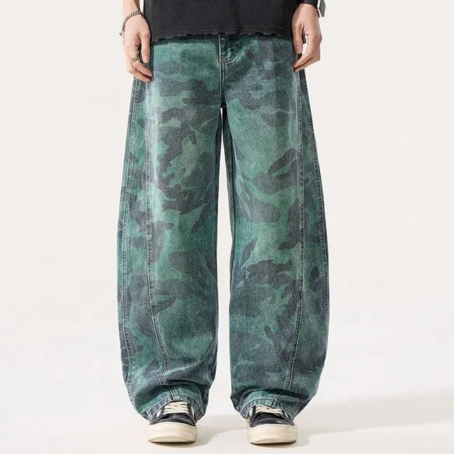 Jean vert à motif camouflage avec coupe large