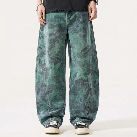 Jean vert à motif camouflage avec coupe large