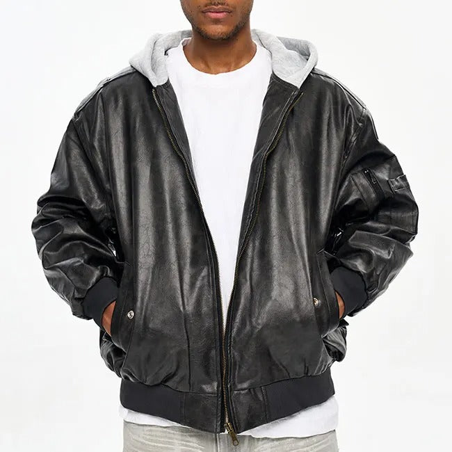 Veste noire avec capuche grise et fermeture zippée