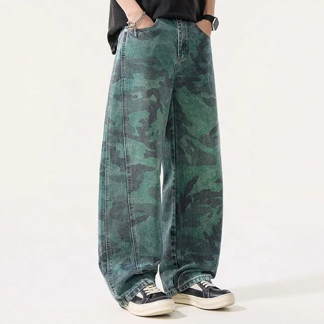 Jean vert à motif camouflage avec coupe large