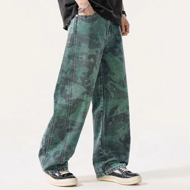Jean vert à motif camouflage avec coupe large