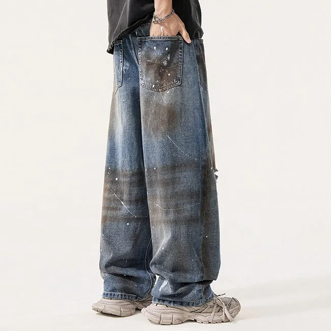 Jean bleu foncé avec éclaboussures et coupe large
