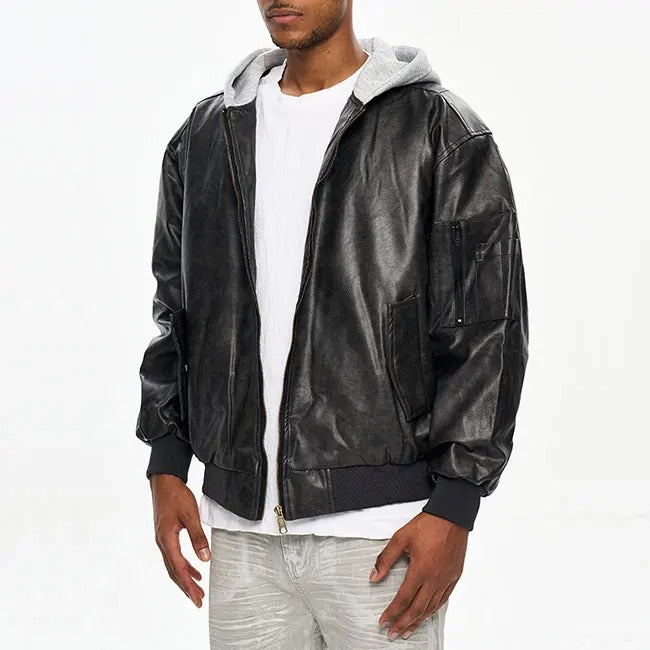 Veste noire avec capuche grise et fermeture zippée